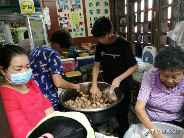 我，賣了34年茶葉蛋，供三個女兒上大學，今年61歲把手藝傳給女婿