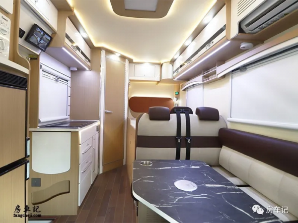 全新旅居車上市！愛旅途2022款大通V90C型房車，看點十足