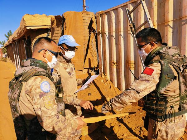 我赴馬裡維和工兵分隊為孟加拉國訊號連修建彈藥庫