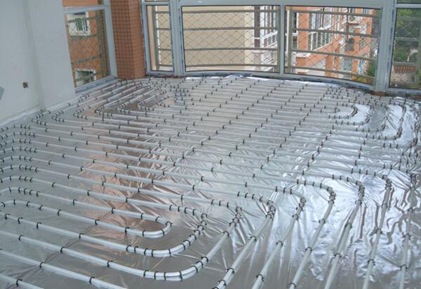 冬天太冷，趕緊開暖氣，還好我家裝的是這種厚度不到2cm的地暖