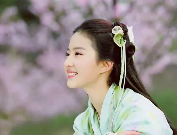 造型不行別尬吹，這6位飄帶造型太有靈氣，隨風飄逸氛圍感拉滿