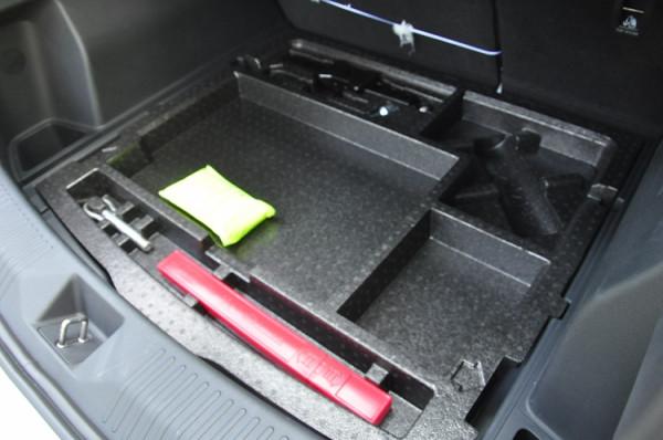 感受一汽奔騰T55:看上去很硬朗 其實非常舒適 感受一汽奔騰T55:看上去很硬朗 其實非常舒適