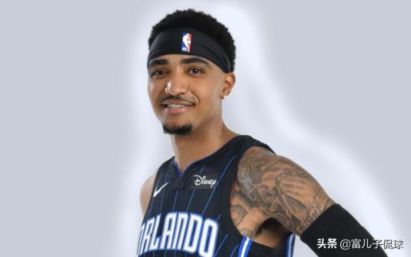 絕了!下賽季魔術首發五人的年薪才3000多萬,還不如沃爾一人啊 絕了!下賽季魔術首發五人的年薪才3000多萬,還不如沃爾一人啊