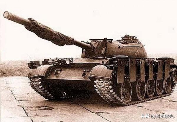 坦克打傘，無法無天，五對負重輪的金鐘罩鐵布衫，竟能擋住導彈