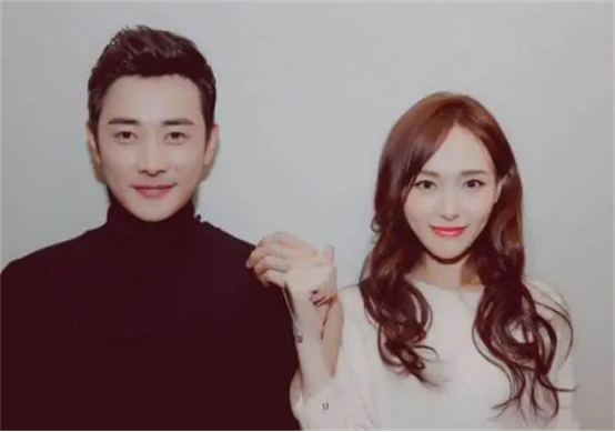 唐嫣低調撒糖,和羅晉同穿女兒喜歡的米老鼠衣服,一家三口超幸福 唐嫣低調撒糖,和羅晉同穿女兒喜歡的米老鼠衣服,一家三口超幸福