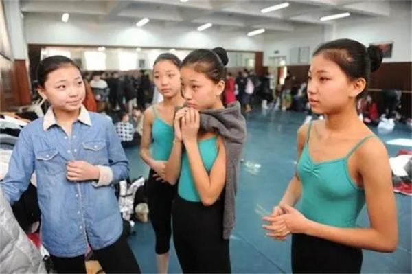 山東四胞胎&OpenCurlyDoubleQuote;冰清玉潔&rdquo;：12歲離家學藝，上同所大學還住一間宿舍