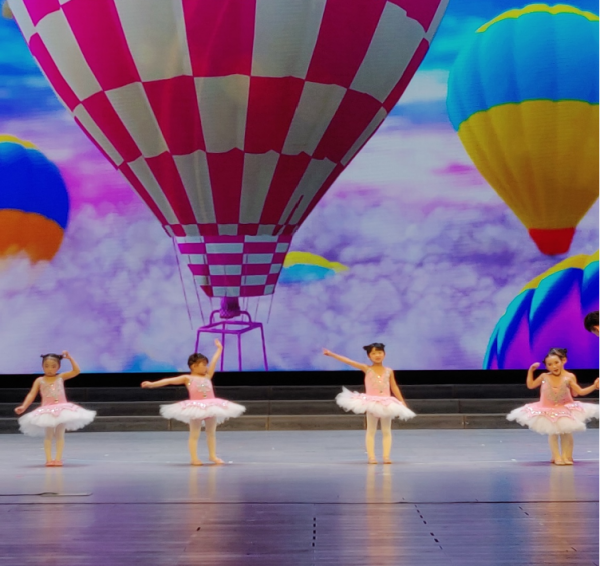 八大男神之—顏值與才華並存的國際超模