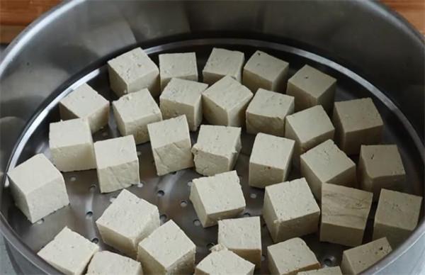 想吃豆腐乳不用買，詳細做法告訴你，香辣好吃，放15天就能吃