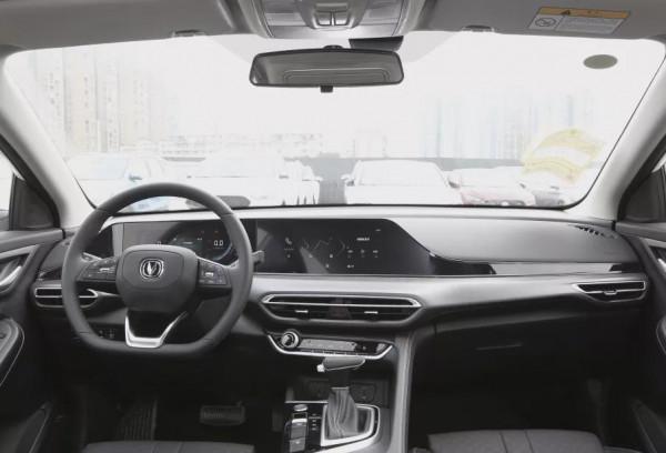 家用代步車之爭:長安逸動VS榮威i5誰更強? 家用代步車之爭:長安逸動VS榮威i5誰更強?