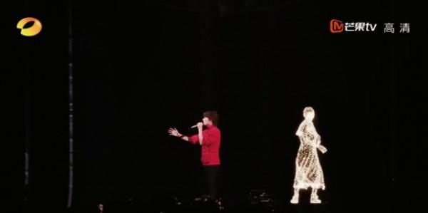 芒果年貨節：twins胖成姨，鞠婧禕半永久妝發，蔡徐坤霸氣開演