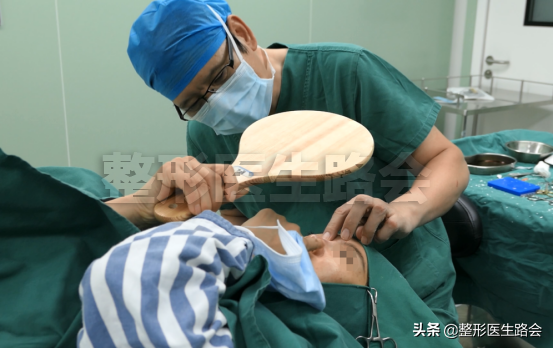 做假體隆鼻,整形醫生告訴你:術前、術中、術後,如何少走彎路 做假體隆鼻,整形醫生告訴你:術前、術中、術後,如何少走彎路
