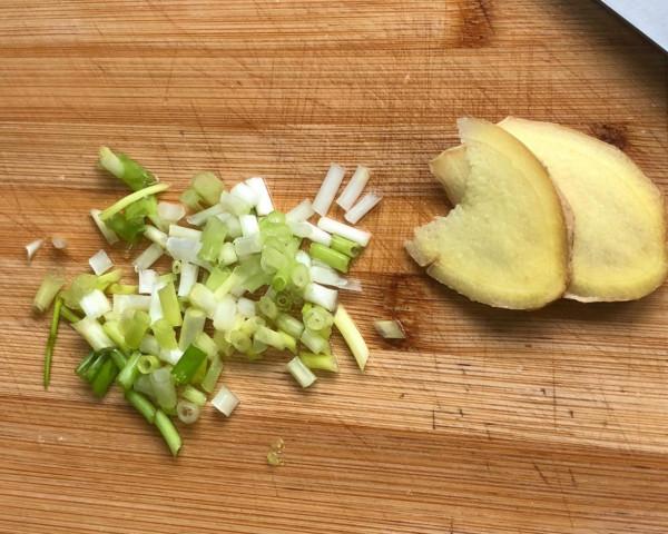 粉條一炒就成團？難看難吃，大廚教你3個小技巧，根根分明不糊鍋