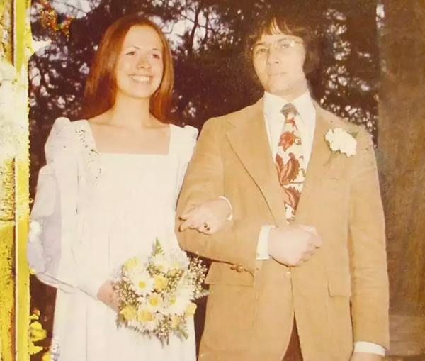 2001年，美國男子釣魚時發現屍體，兇手卻是男扮女裝的億萬富豪