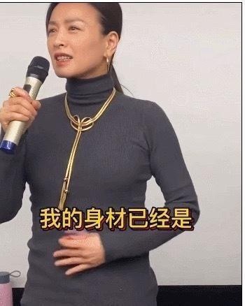 張庭現身工廠被拍，化濃妝還是皮鬆嘴凸，沒了膠原蛋白就是阿姨