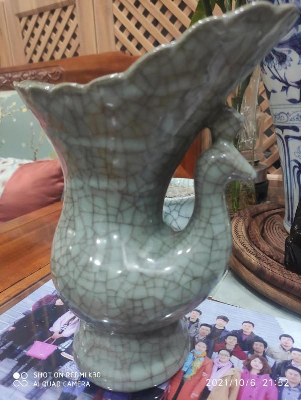 南宋哥窯天青釉孔雀尊欣賞 南宋哥窯天青釉孔雀尊欣賞