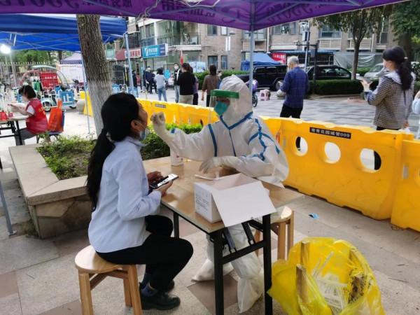 為什麼要用咽拭子或鼻拭子作新冠病毒核酸檢測？​