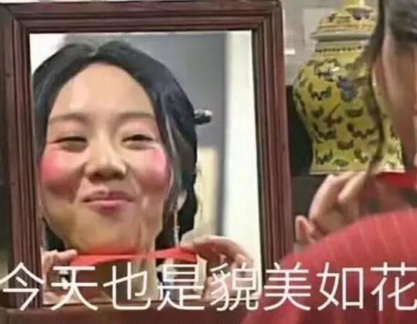 給病號服做腰線，女扮男裝戴假睫毛，國產劇主演造型能有多心機？