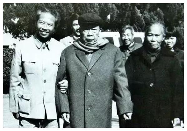 87年，一教師讀了陸定一的文章，立刻寫信：我母親可能是您女兒