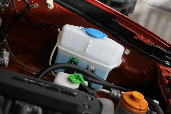 怪獸修車：翻新一輛二手的鈴木-吉姆尼，精心施工，再現完美