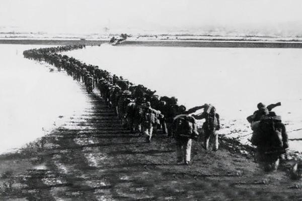 1954年，金日成送毛主席24箱蘋果，警衛隊看到箱裡情況後無人敢吃