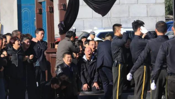 師勝傑逝世三年，妻子宋豔為他留在故居，身在國外的女兒怎樣了