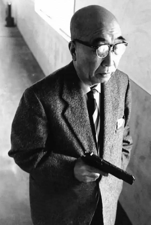 日本推理小說巨匠，欣賞江戶川亂步這十句格言，走進他的推理世界