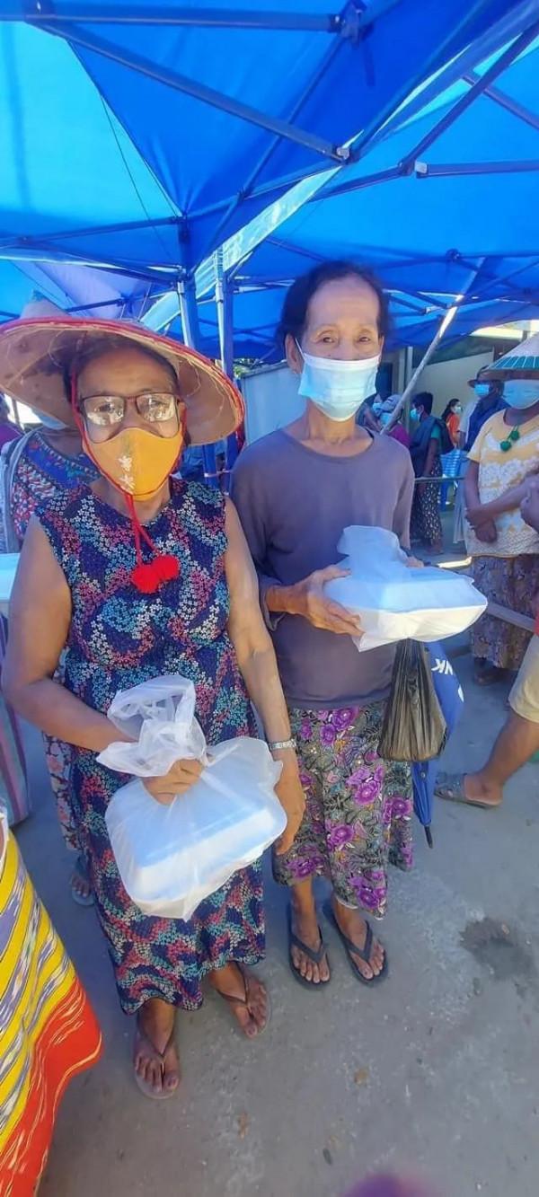 緬甸仰光、曼德勒、臘戌等多地街頭的這一幕幕，溫暖得讓人想哭