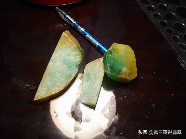 翡翠原石怎麼切最合理?一刀不慎相差百萬 翡翠原石怎麼切最合理?一刀不慎相差百萬