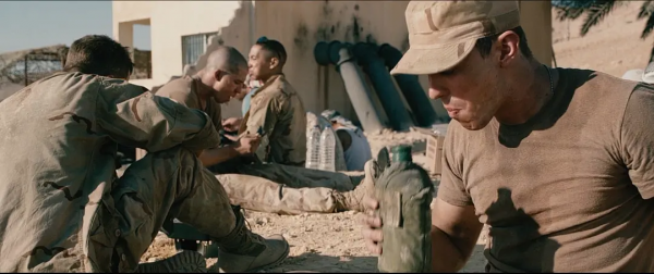 2003年,美軍攻入薩達姆總統府的真實場景,行為太無恥了!戰爭片 2003年,美軍攻入薩達姆總統府的真實場景,行為太無恥了!戰爭片