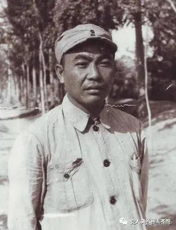 小學課本騙了你?《燈光》背後的那片無名英烈墓 小學課本騙了你?《燈光》背後的那片無名英烈墓