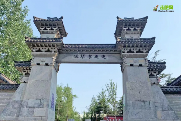 25歲小夥痴迷古代墓葬，1年探訪80多座，立志走遍中國古墓