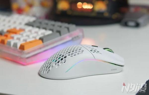 白色顏值賽高!Glorious奧丁無線遊戲滑鼠簡評 白色顏值賽高!Glorious奧丁無線遊戲滑鼠簡評