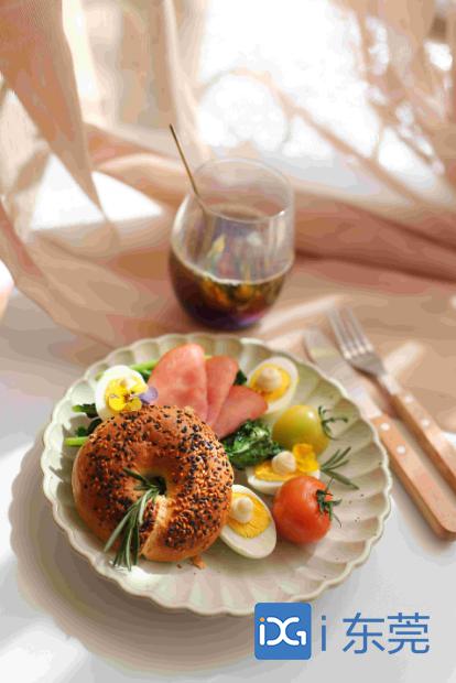 美食|DIY美味健康輕食漢堡,羽衣甘藍唱主角 美食|DIY美味健康輕食漢堡,羽衣甘藍唱主角