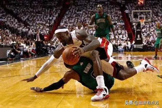 拳擊斯圖爾特,詹姆斯打球有多“髒”? 拳擊斯圖爾特,詹姆斯打球有多“髒”?