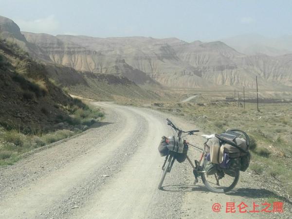 崑崙山的穿越——花石峽、冬給措納湖至香日德