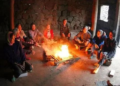 你的父母在農村挨冷受凍，你卻在大城市用著暖氣，你會感到心痛嗎