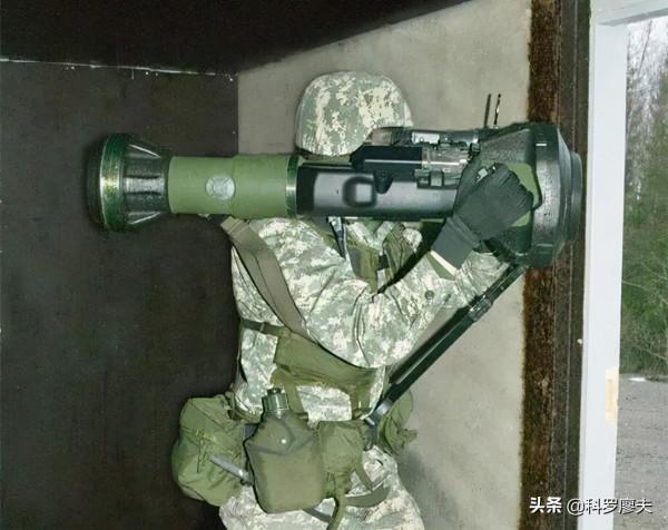 俄千枚導彈一線展開，烏或撐不過3小時，英國向烏交付坦克開罐器