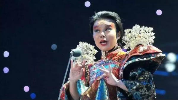 龔琳娜：手撕王菲因“忐忑”出圈，嫁二婚老外與母親斷聯10年