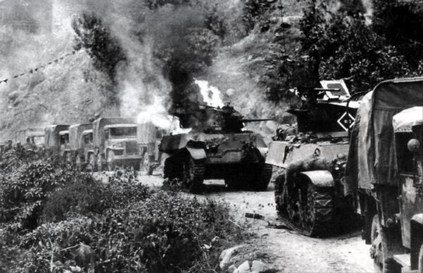 尼赫魯向美求援後，調3萬兵力再襲邊境，丁盛少將下令：關門打狗