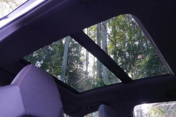 6萬多起，有運動座椅10.25寸中控屏，第一輛車選寶駿RS-3合適嗎？