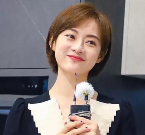 孫儷美照一冊，欣賞