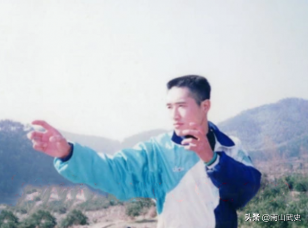 論臧曉忠的實戰能力，多年任職私人保鏢，實力高達散手道黑帶5段