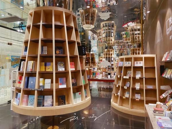 重慶鍾書閣:曾經的網紅書店,現在卻沒什麼人氣,是選址有問題? 重慶鍾書閣:曾經的網紅書店,現在卻沒什麼人氣,是選址有問題?