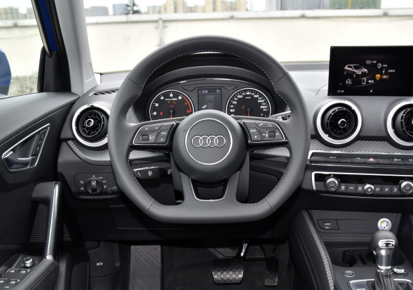 奧迪Q2L方向盤往一邊斜是怎麼回事? 奧迪Q2L方向盤往一邊斜是怎麼回事?