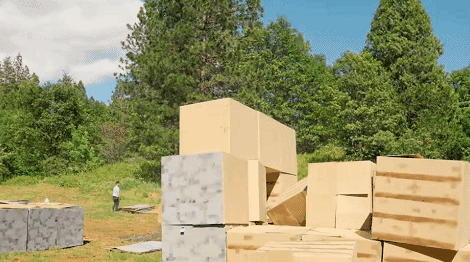 4天打造真人版《我的世界》小鎮,能親手打怪升級敲方塊的那種 4天打造真人版《我的世界》小鎮,能親手打怪升級敲方塊的那種