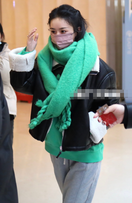 眾星春晚彩排私服：趙麗穎穿4千皮草，賈玲棉襖上萬，孫怡最節儉