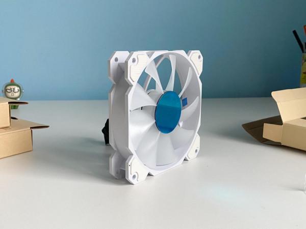 打造清爽桌面，嘗試組裝全白色幻彩小機箱，既簡單也不簡單