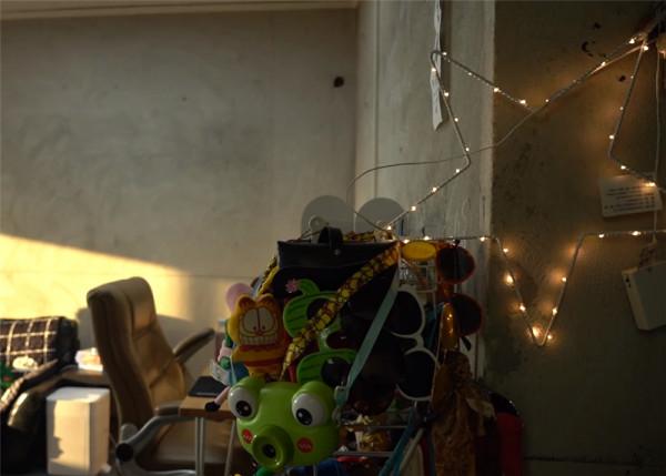 90後東北小夥在廣州買房，因沒錢裝修住3年毛坯房，網友：太灑脫