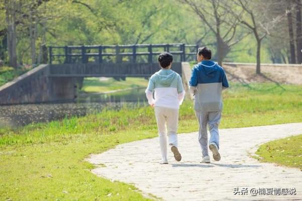 65歲阿姨與69歲大叔搭夥3年，無意聽到他與兒子對話，讓她心涼透