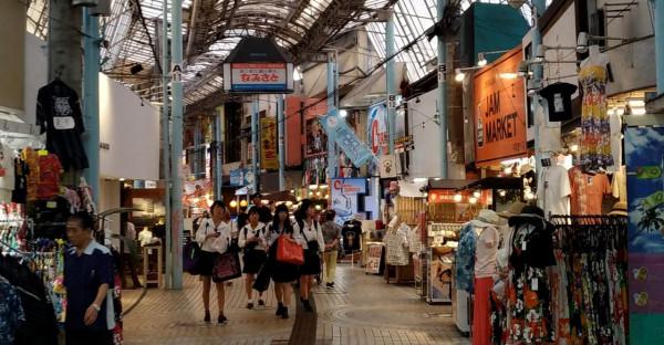 日本沖繩島自駕遊(一)，那霸市內閒逛，僥倖看到了焚燬前的首裡城